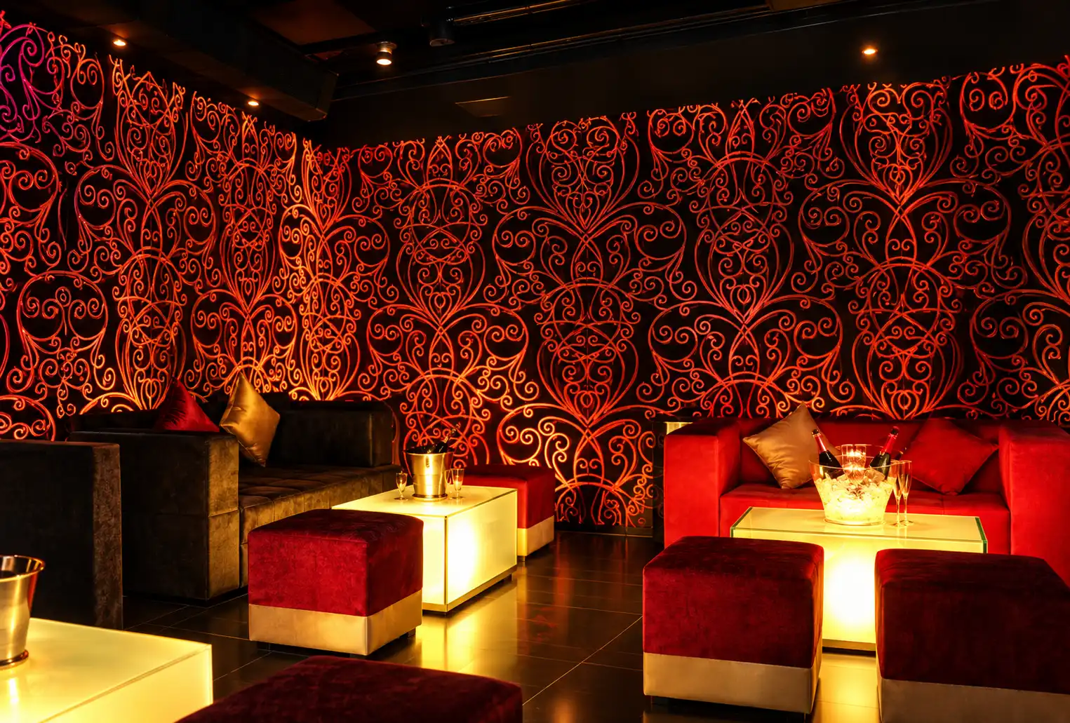 G.H. Mumm Champagne Lounge